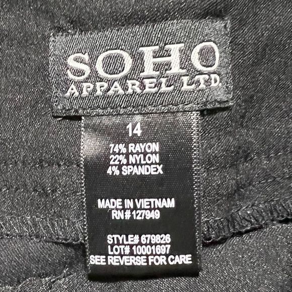 Soho Apparel Ltd. Women's Capri Pants Stretch Pockets Flat Front Black Size‎ 14 - Picture 3 of 5